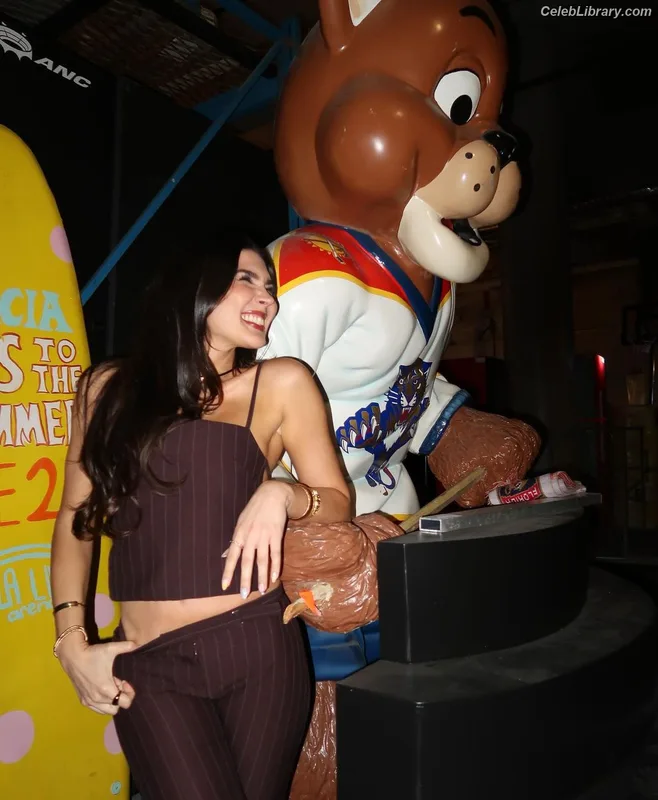 Cathy Kelley photo 4 of 1427