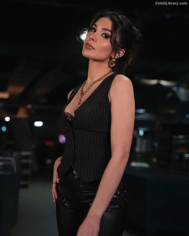 Cathy Kelley photo 19 of 1427