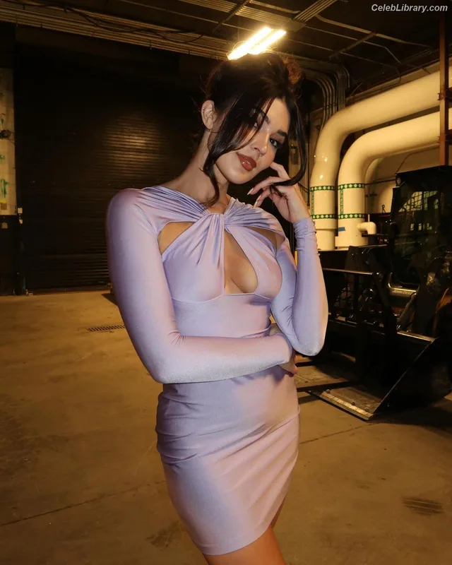Cathy Kelley photo 1 of 1427