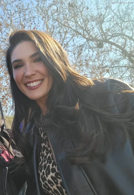 Cathy Kelley photo 2 of 1427