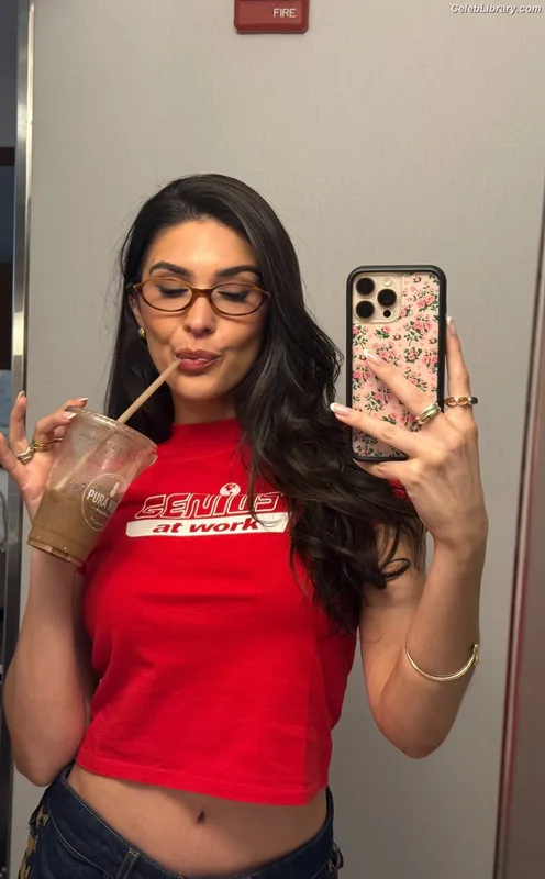 Cathy Kelley photo 21 of 1427
