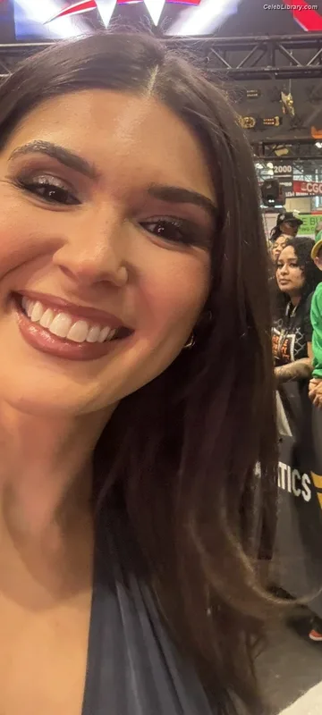Cathy Kelley photo 24 of 1427