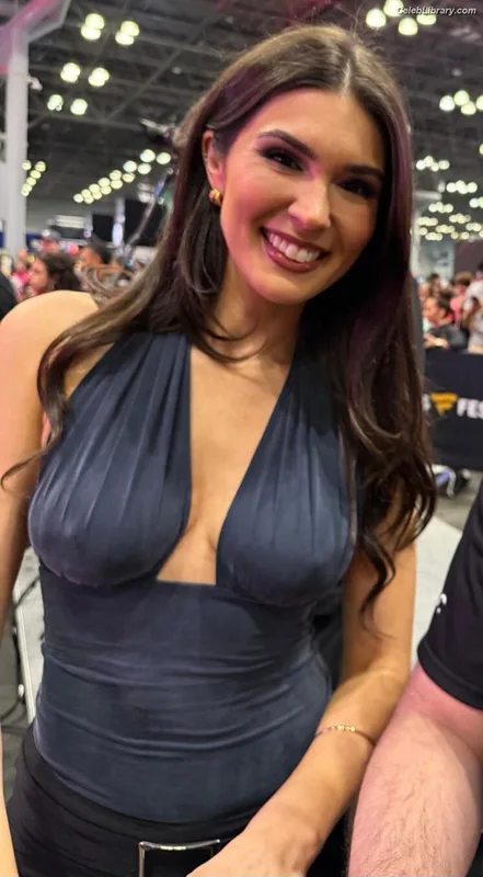 Cathy Kelley photo 1 of 1427