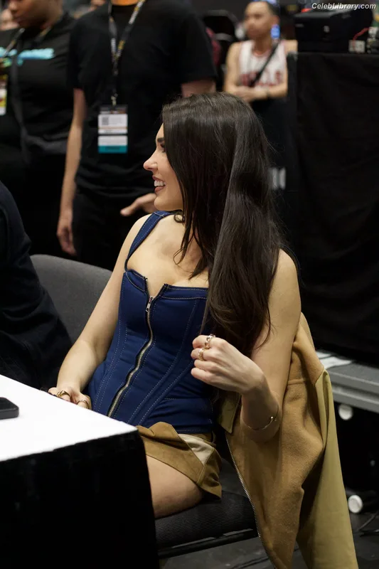 Cathy Kelley photo 4 of 1427