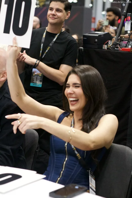 Cathy Kelley photo 5 of 1427