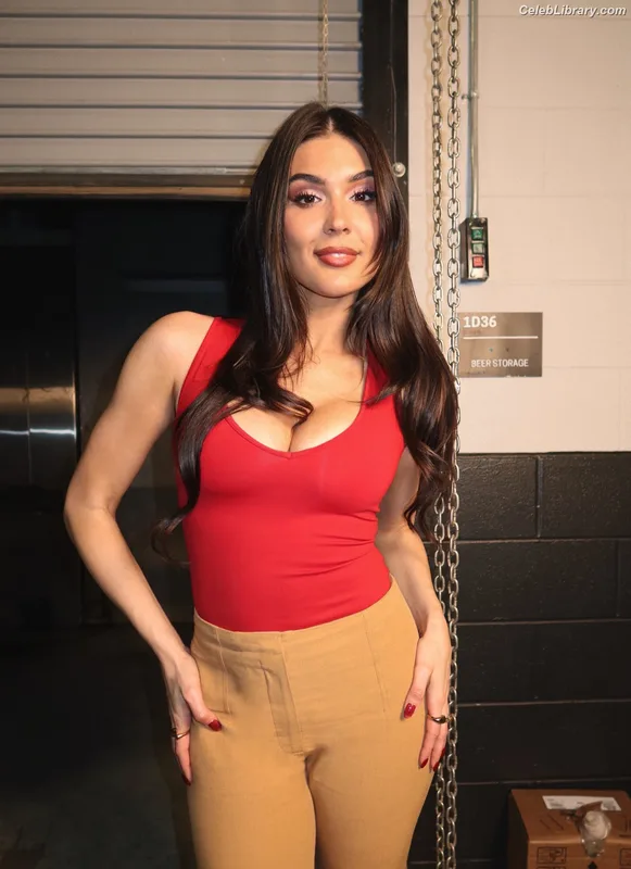 Cathy Kelley photo 13 of 1427