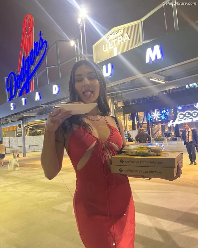 Cathy Kelley photo 2 of 1427