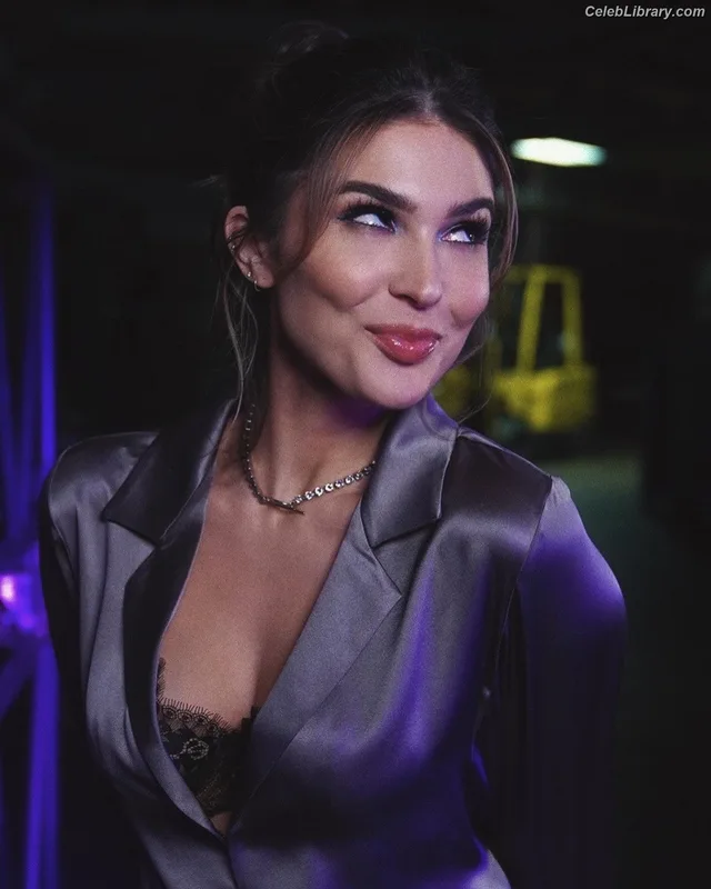 Cathy Kelley photo 9 of 1427