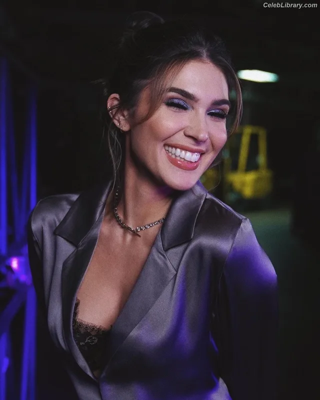 Cathy Kelley photo 10 of 1427