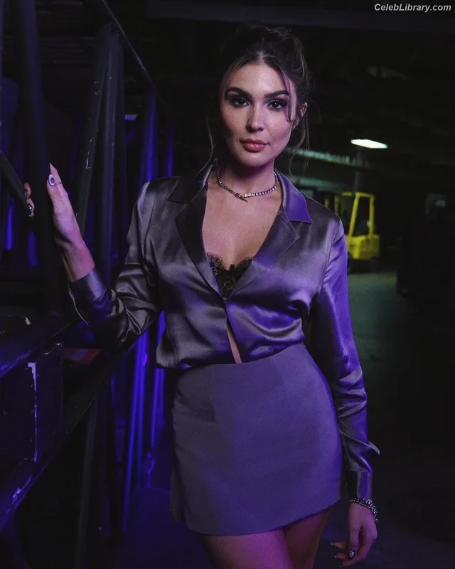 Cathy Kelley photo 11 of 1427