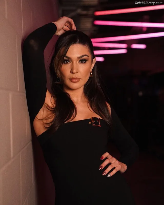 Cathy Kelley photo 17 of 1427