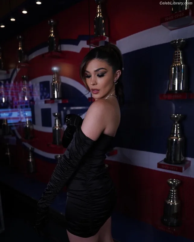 Cathy Kelley photo 19 of 1427