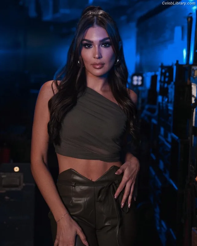 Cathy Kelley photo 17 of 1427