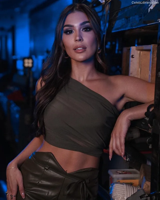 Cathy Kelley photo 19 of 1427