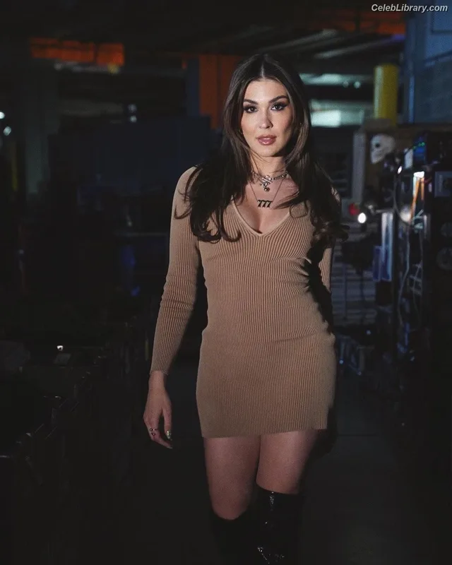 Cathy Kelley photo 19 of 1427