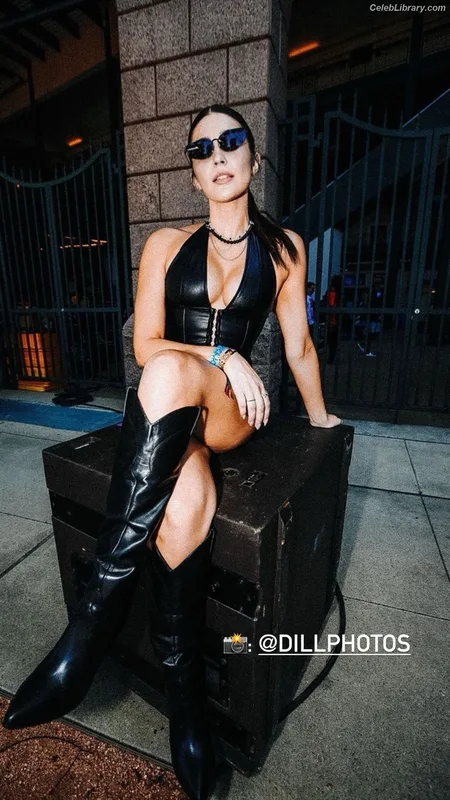 Cathy Kelley photo 4 of 1427