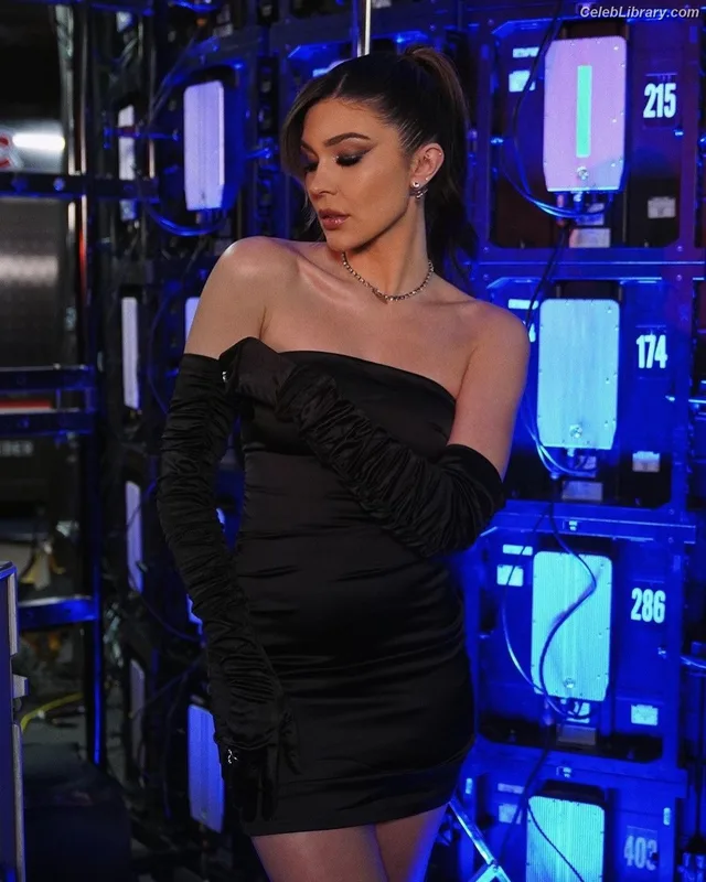Cathy Kelley photo 11 of 1427