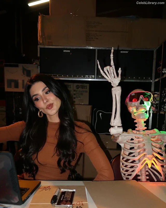 Cathy Kelley photo 15 of 1427