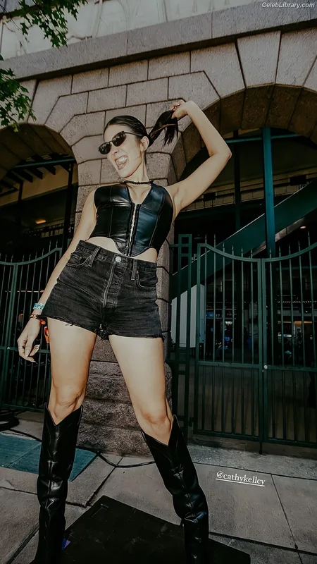 Cathy Kelley photo 18 of 1427