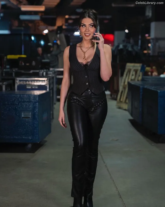 Cathy Kelley photo 7 of 1427