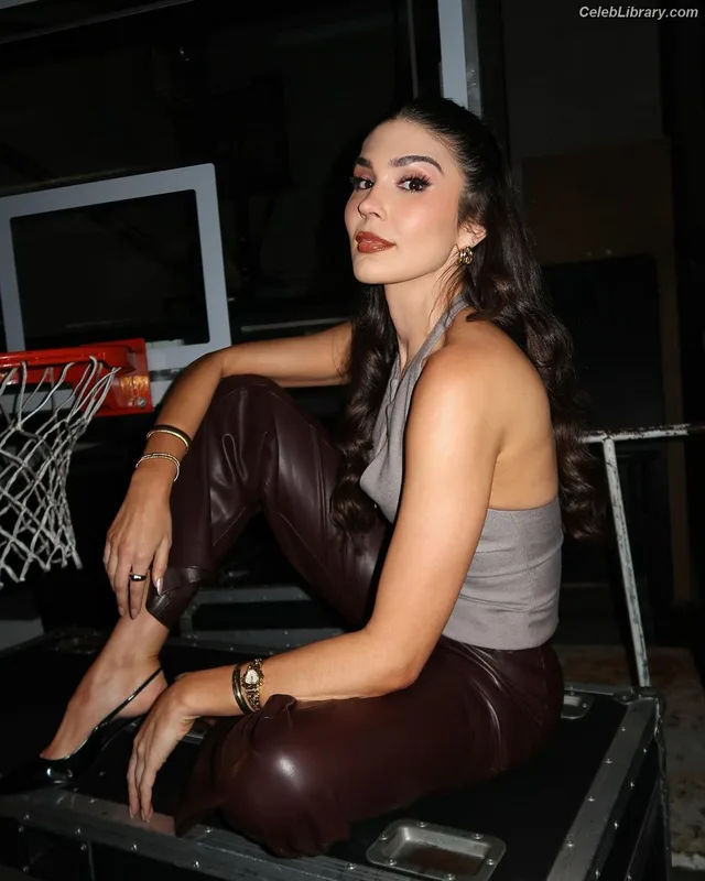 Cathy Kelley photo 11 of 1427