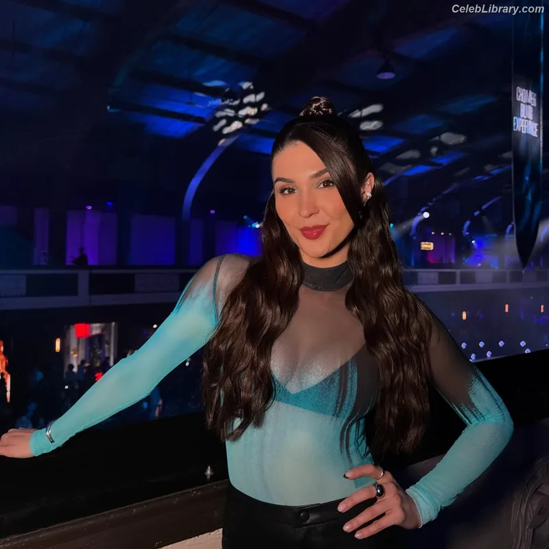 Cathy Kelley photo 6 of 1427