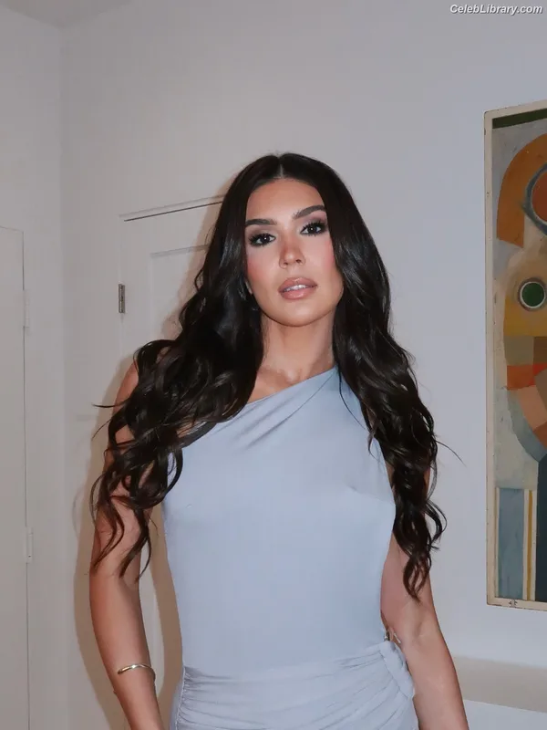 Cathy Kelley photo 7 of 1427