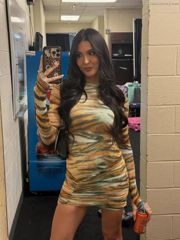 Cathy Kelley photo 13 of 1427