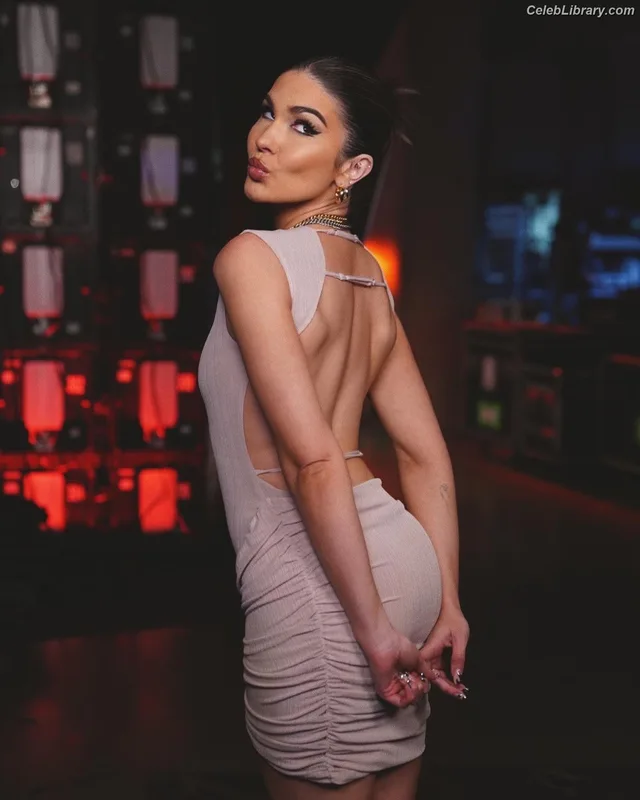 Cathy Kelley photo 8 of 1427