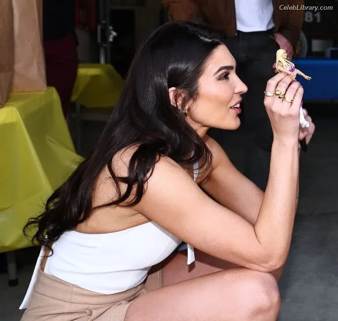 Cathy Kelley photo 5 of 1427