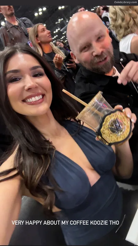 Cathy Kelley photo 6 of 1427