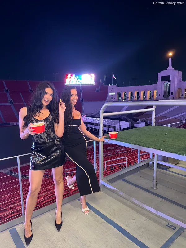 Cathy Kelley photo 10 of 1427