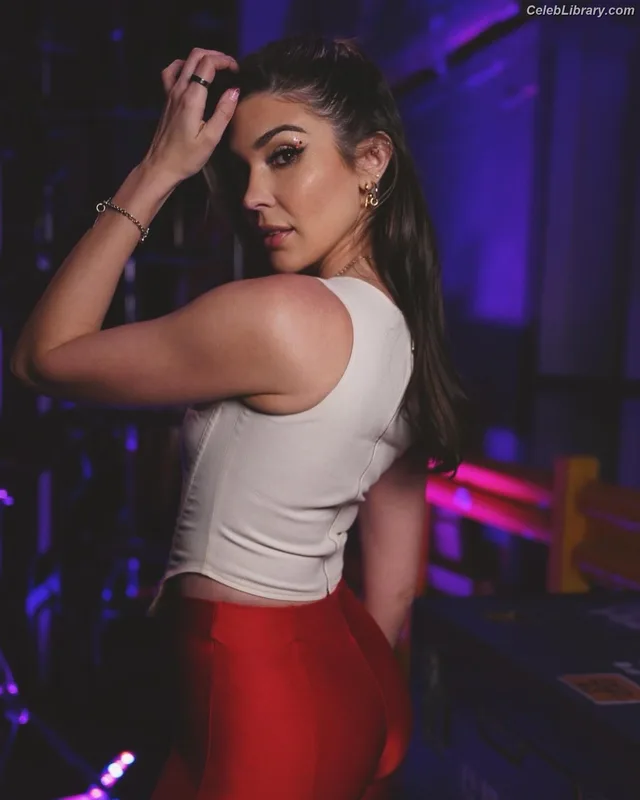 Cathy Kelley photo 10 of 1427