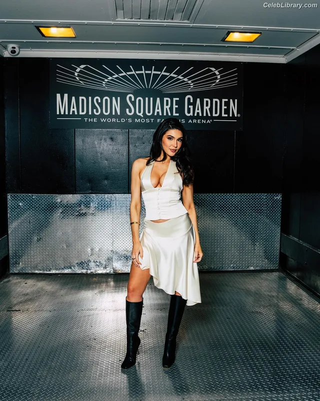 Cathy Kelley photo 14 of 1427