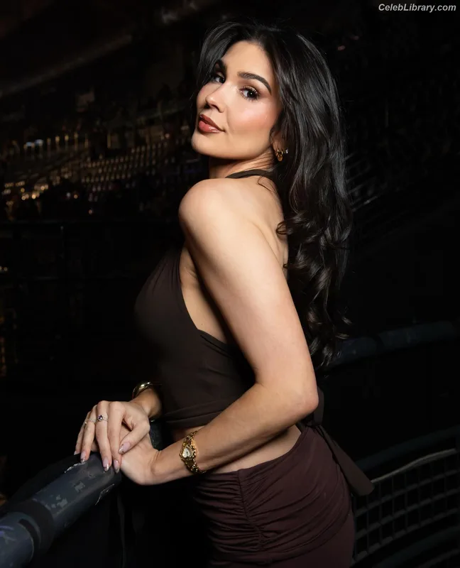 Cathy Kelley photo 15 of 1427