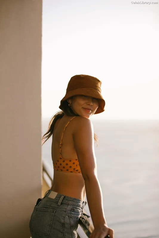 Cathy Kelley photo 24 of 1427