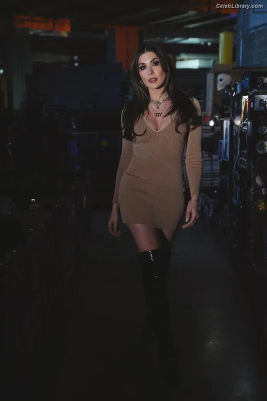 Cathy Kelley photo 3 of 1427