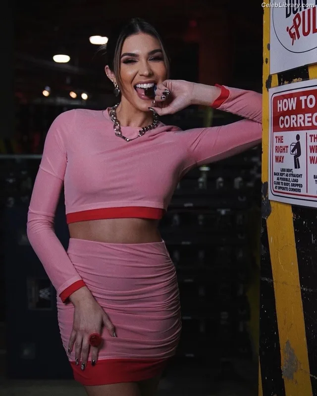 Cathy Kelley photo 8 of 1427