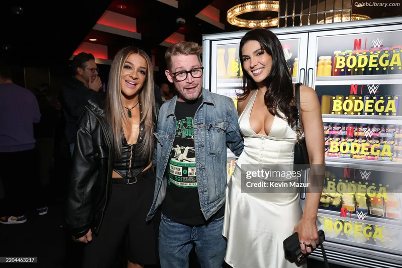 Cathy Kelley photo 8 of 1427