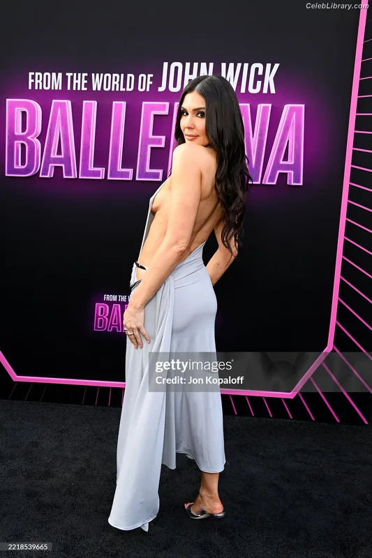 Cathy Kelley photo 1 of 1427