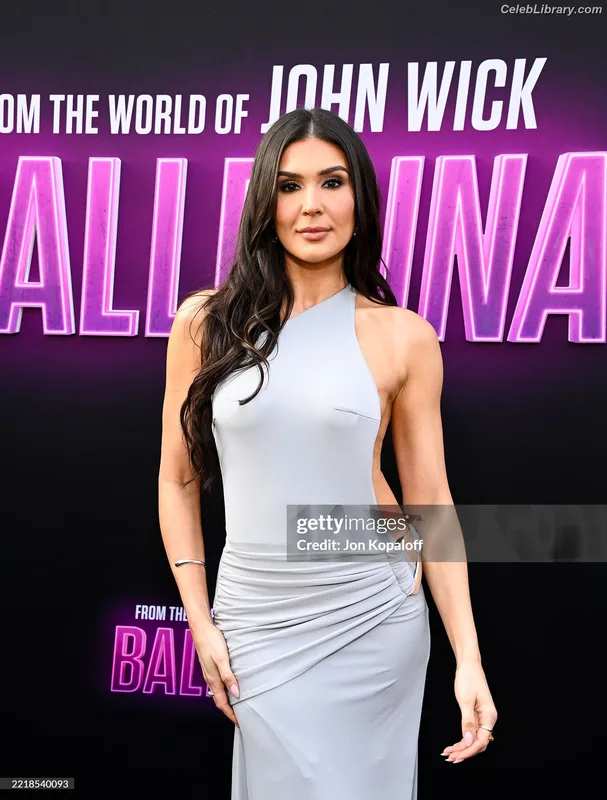 Cathy Kelley photo 2 of 1427