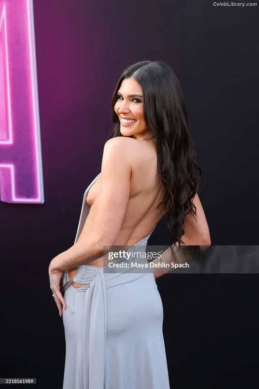 Cathy Kelley photo 4 of 1427