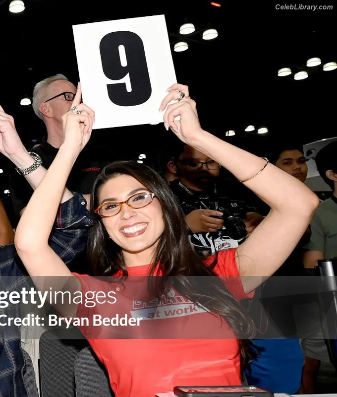 Cathy Kelley photo 5 of 1427