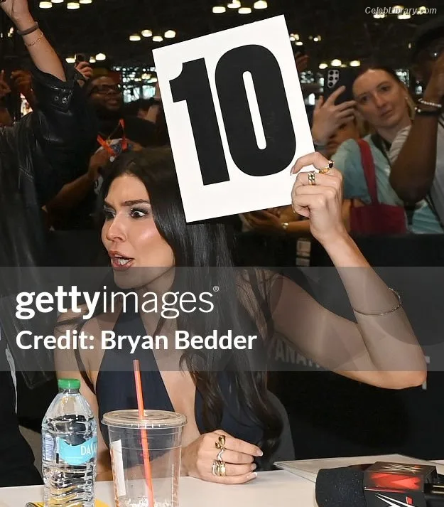 Cathy Kelley photo 8 of 1427