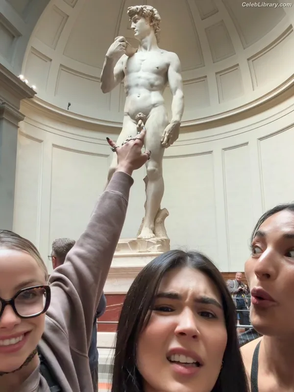 Cathy Kelley photo 5 of 1427