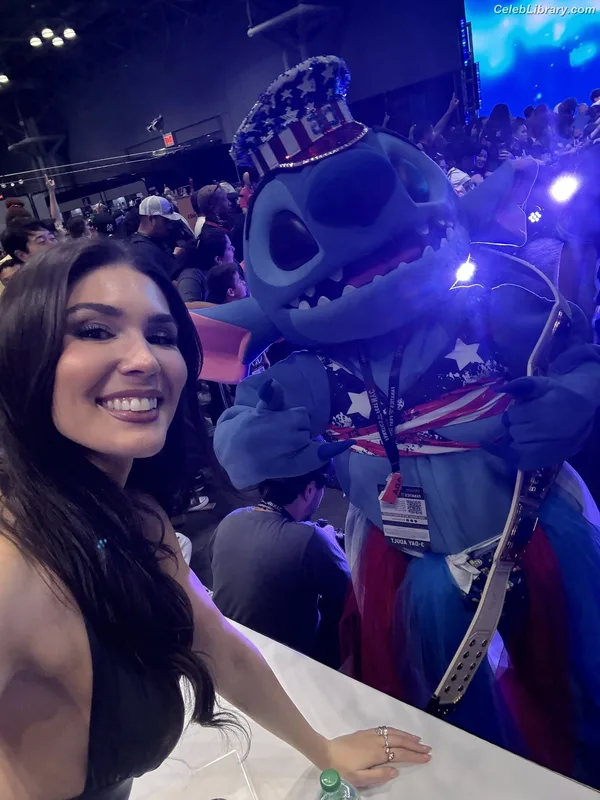 Cathy Kelley photo 15 of 1427