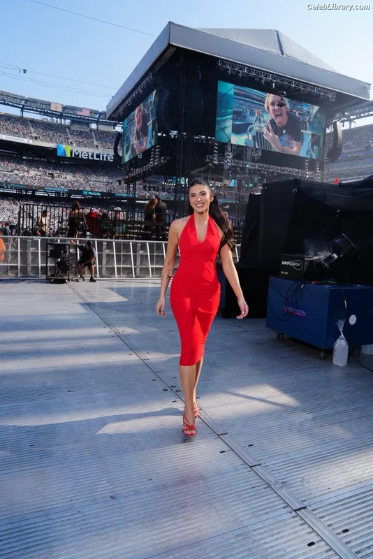 Cathy Kelley photo 1 of 1427