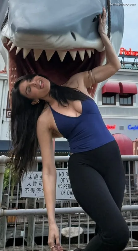Cathy Kelley photo 4 of 1427