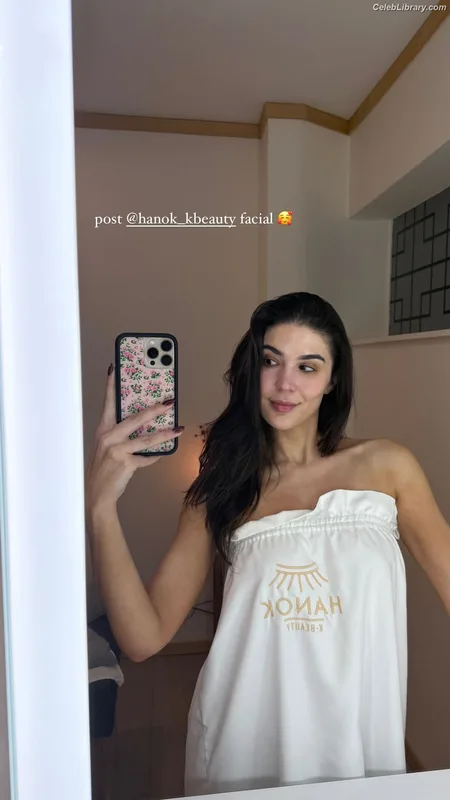 Cathy Kelley photo 16 of 1427