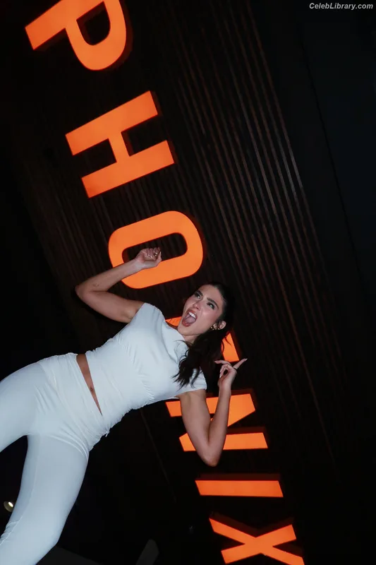 Cathy Kelley photo 9 of 1427